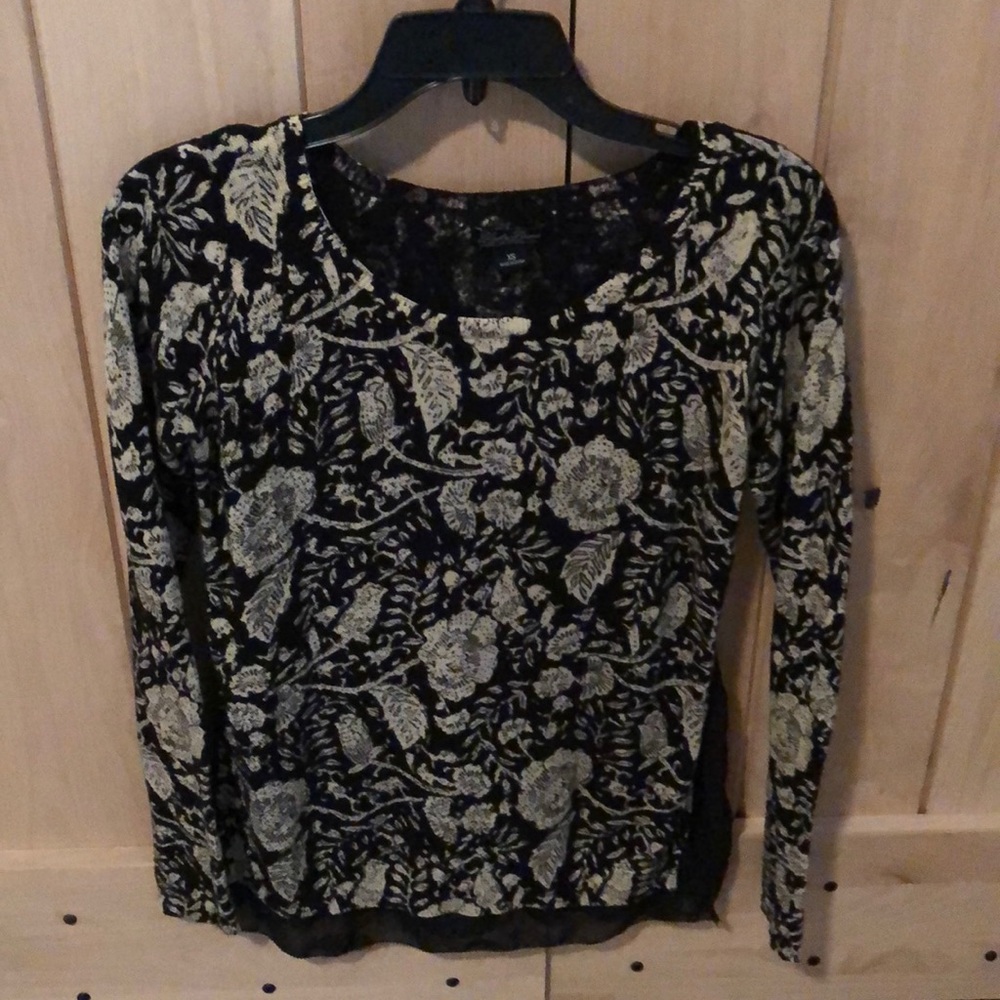 Lucky Brand Sweater - XSmall
Excellent condition